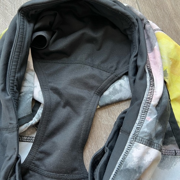 Lululemon Speed Short in Citron Tinted Canvas Size 4 - Picture 3 of 5